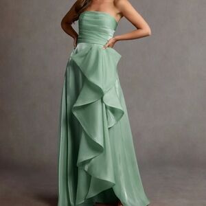 Elegant Green Strapless Evening Gown